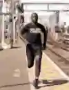 ロンドンを走るチャーリー・ダーク