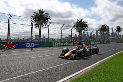 Max Verstappen conduciendo el Oracle Red Bull Racing RB22 en la pista durante el Gran Premio de F1 de Australia en el Circuito del GP de Albert Park el 08 de marzo de 2026, en Melbourne, Australia. 