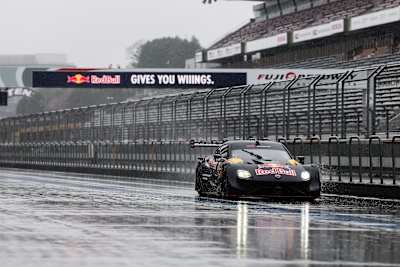 Max Verstappen voziNissan Z NISMO GT500 po kiši na stazi Fuji Speedway u maju 2026. godine.