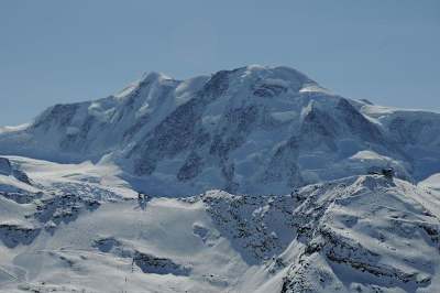 Le sommet oriental du Liskamm en Suisse culmine à 4’527 m d’altitude.