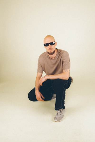 Áron SÆLECT is one of four DJs who will compete in Red Bull Turn It Up at Liseberg, Göteborg on the 18th of October 2025.