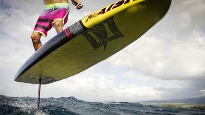 A prancha consegue sair da água totalmente