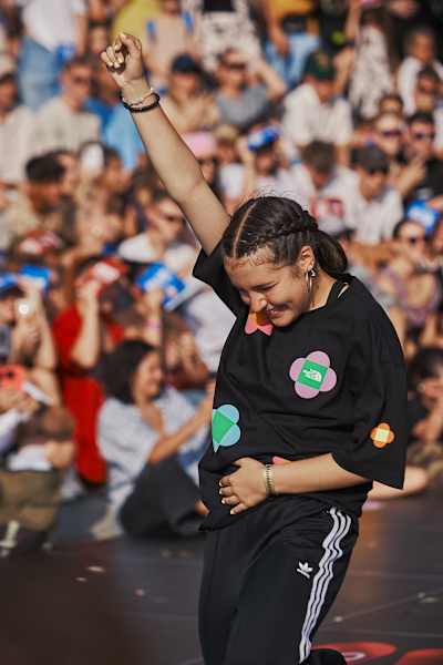 Súťažiaca Mishena na národnom finále Red Bull Dance Your Style, 8. september 2024, Námestie M. R. Štefánika, Bratislava.