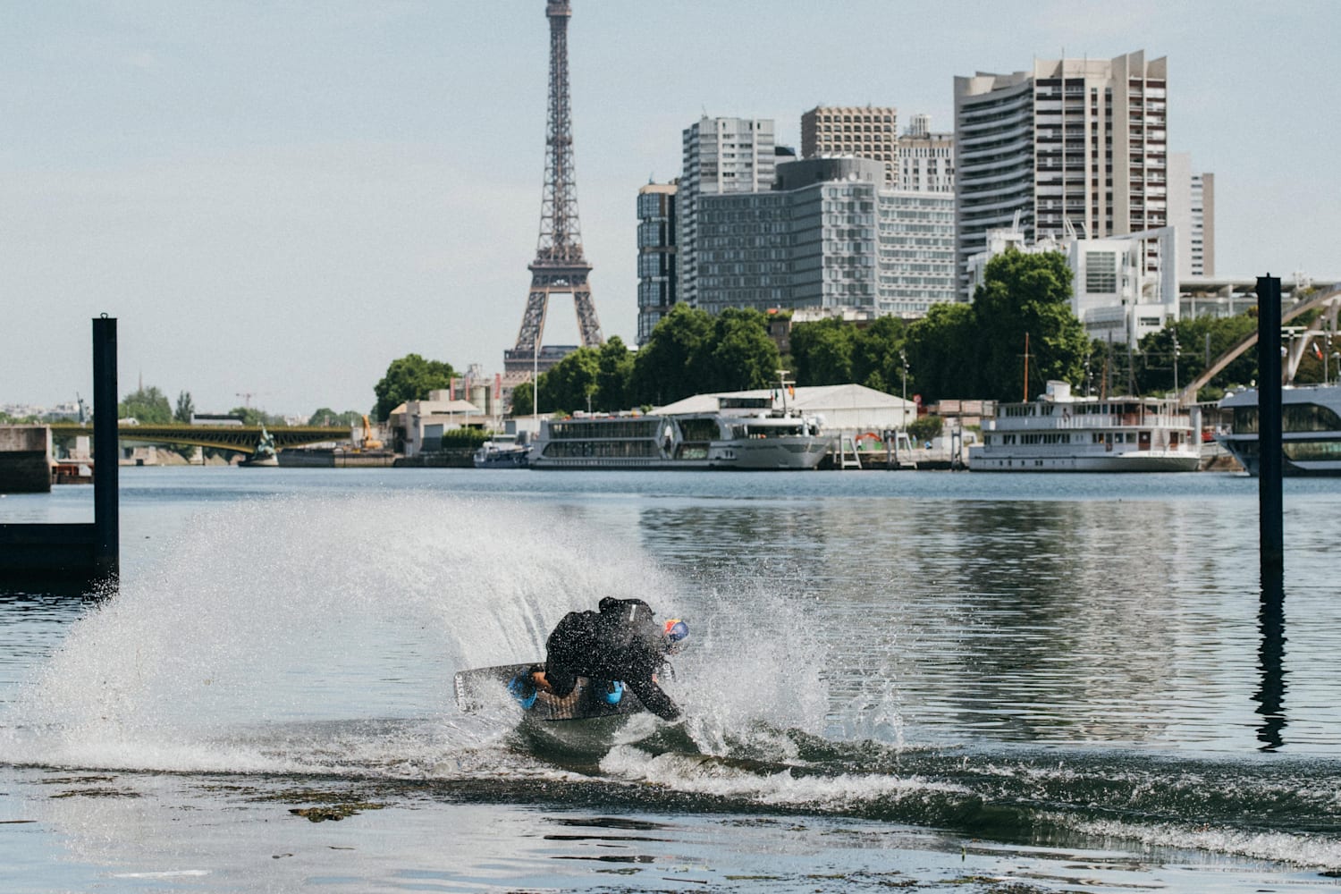 Dominik Hernler en wakeboard sur la seine à Paris Vidéo