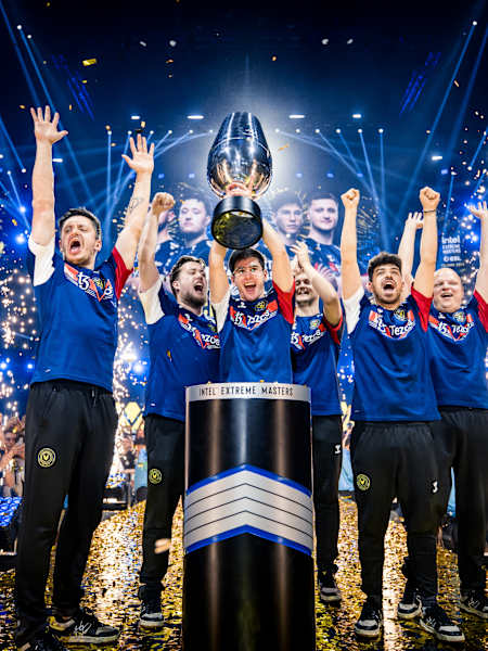 Team Vitality świętuje zwycięstwo podczas IEM Cologne 2024