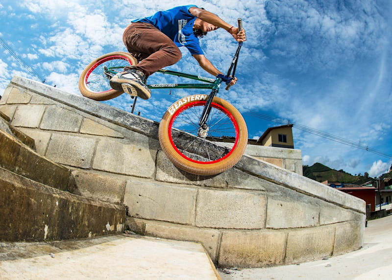 Chad Kerley toma las calles con Premium BMX