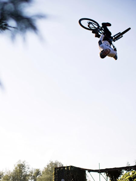 Matt Jones slopestyle MTB video | Red Bull Bike
