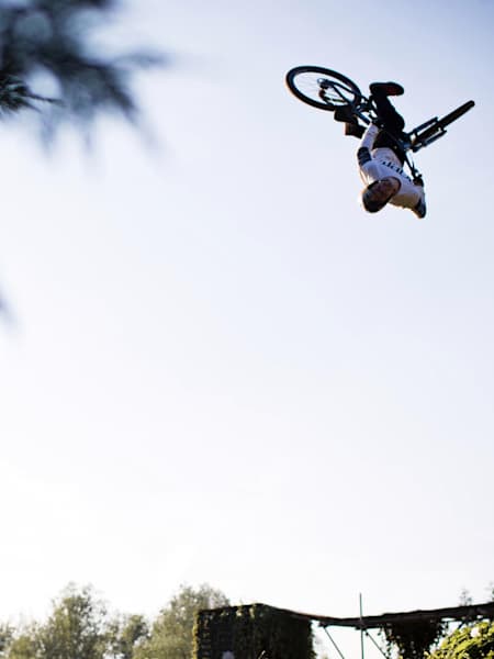 Matt Jones slopestyle MTB video Red Bull Bike