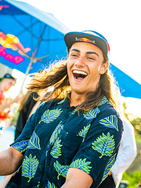 Avant de sortir, mangez ! Si vous avez trois heures de digestion avant d’aller danser, privilégiez un dîner riche en protéines (bœuf, poisson, crustacés, riz…) qui vous éviteront le coup de fatigue.