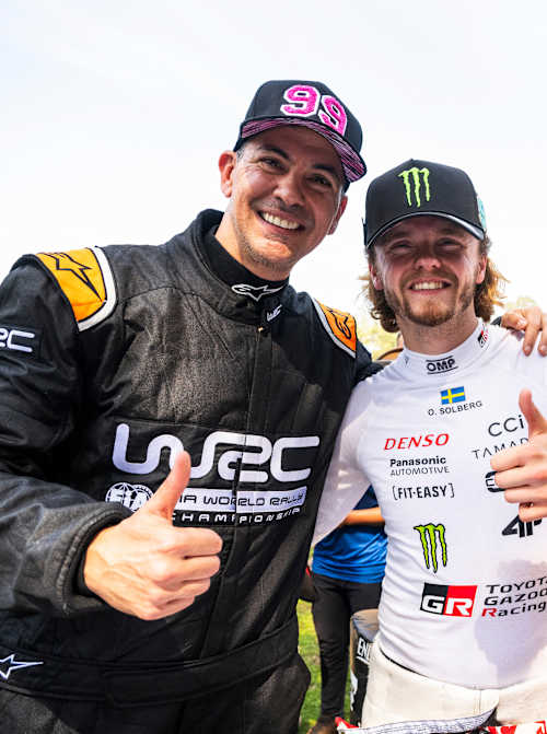 President Santiago Peña gave the thumbs up to his ride with Oliver Solberg