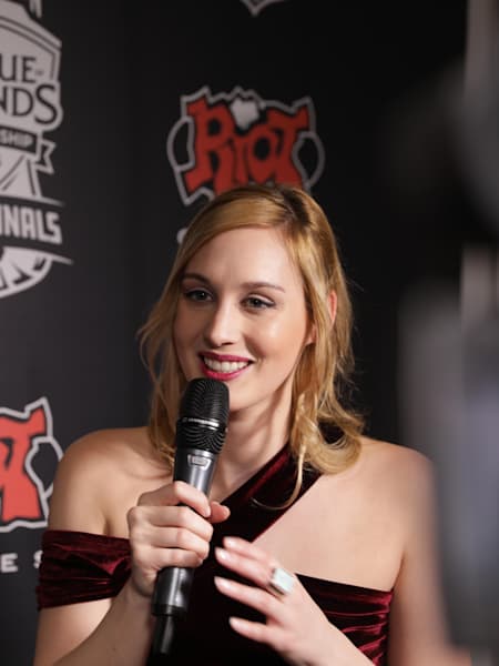LoL : L'animatrice Eefje 'Sjokz' Depoortere présente les tournois des LCS EU sur League of Legends.