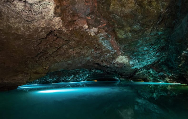 世界の驚くべき地底湖 9選