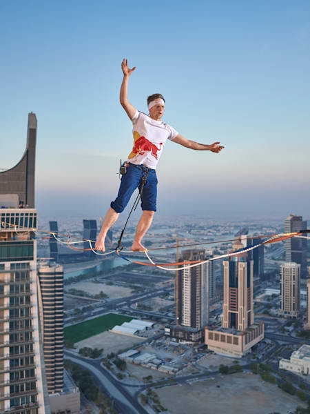 Jaan Roose breaks world-record with Qatar’s “Sparkline” Walk
