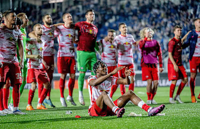 An image of RB Leipzig footballer Mohamed Simakan celebrating with his team. 