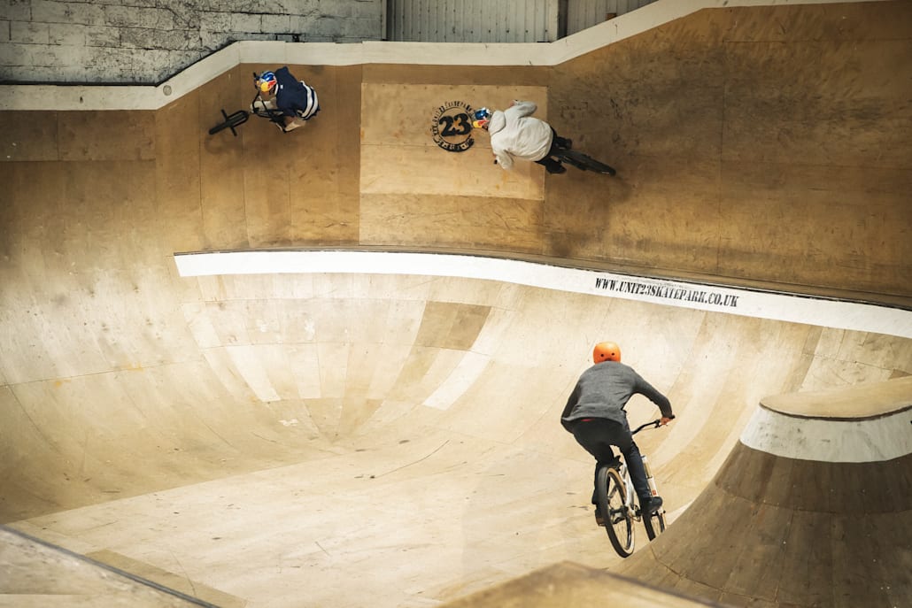 Ο Kriss Kyle, o Matt και ο Jono μαζί στο wallride του Unit 23