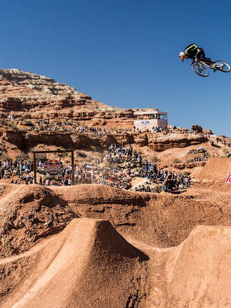  Thomas Genon závodí na Red Bull Rampage v americkém Virginu ve státě Utah 19. října 2025. 