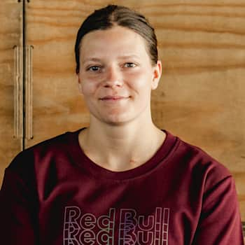 Laura Horváth poses for a portrait photo in the gym.