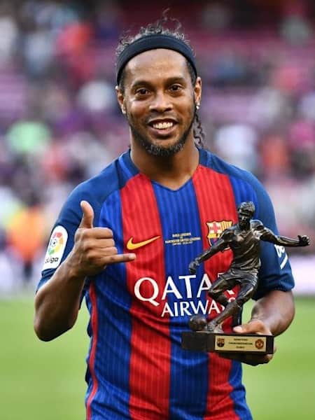 Ronaldinho Gaúcho: o Bruxo que fez sonhar enquanto sorriu