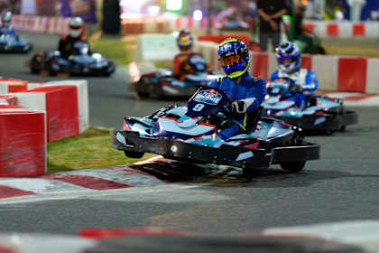 Учасники змагаються в рамках Red Bull Kart Fight 2024: пілот на карті № 9 входить у поворот під час змагань у Санто-Домінго, Домініканська Республіка, 19 жовтня 2024 року
