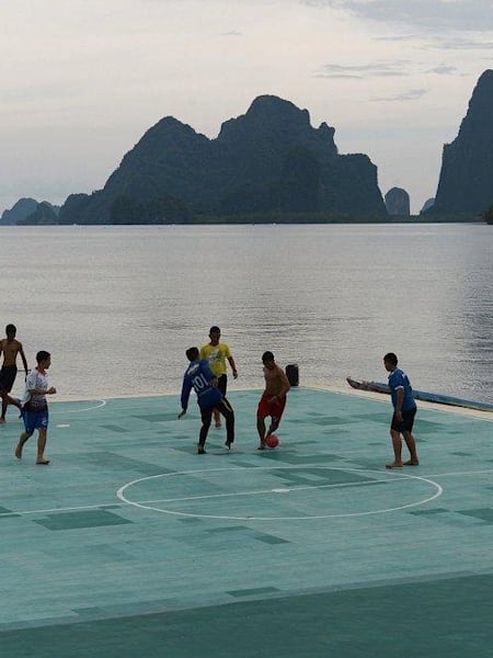 Anyone else wondering where the substitutes sit?