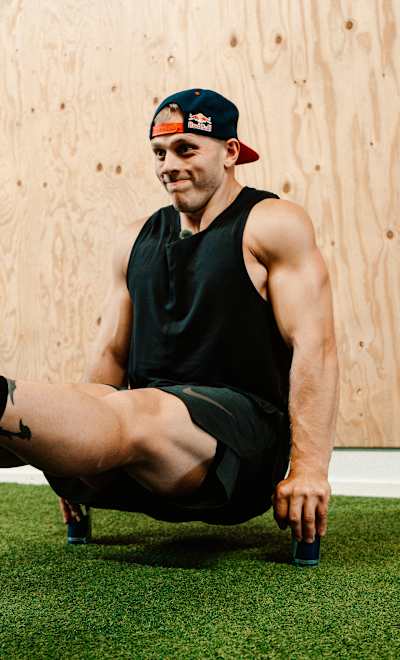 Functional fitness competitor Jonne Koski working on his core strength.