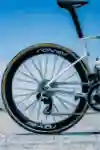 Red Bull - BORA - hansgrohe Specialized SL9 durante un servizio fotografico nella Sierra Nevada, in Spagna, il 25 maggio 2026.