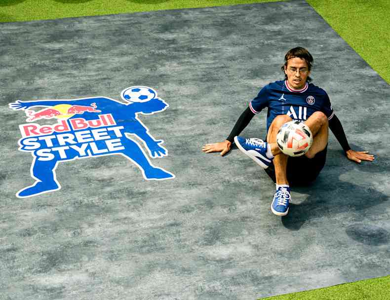 フリースタイルサッカー レッドブル