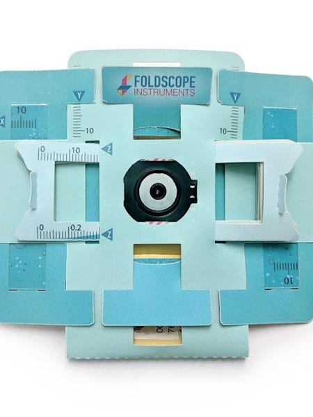 Una imagen del microscopio de papel Foldscope.