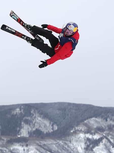 An image of freeskiing star Eillen Gu in action without poles.