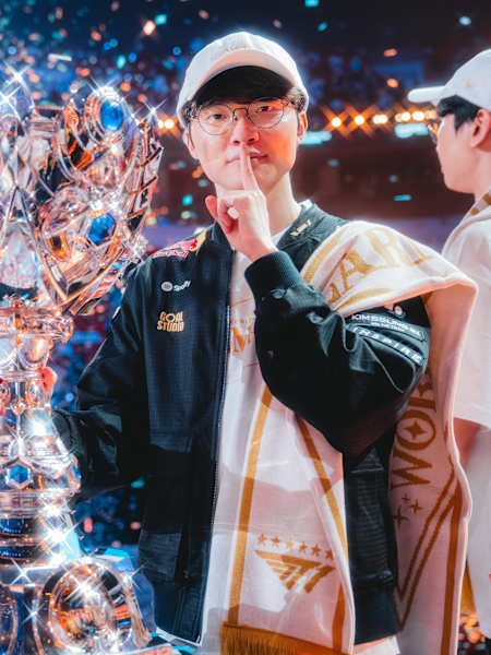 Faker of T1 celebrates onstage after being crowned champions at League of Legends Worlds 2025 Finals on November 08, 2025 in Chengdu, China.