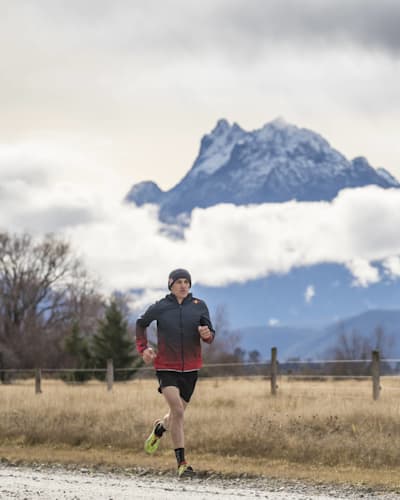 Triathlete Braden Currie running in his home country of New Zealand.