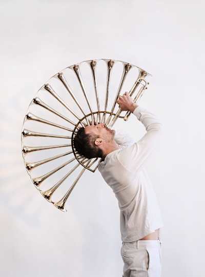 Künstler Constantin Luser Riesenfiguren & DinoSounds