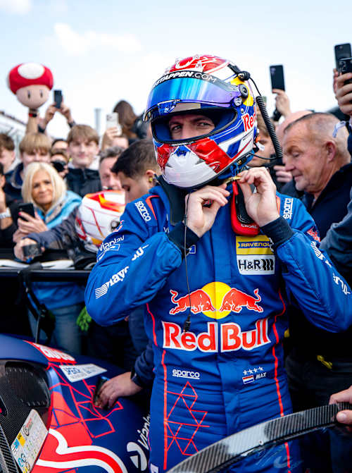 Макс Ферстаппен готується до заїзду у березні 2026 року.