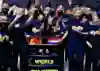 Le champion du monde des conducteurs de F1 2024 Max Verstappen de l'Oracle Red Bull Racing célèbre avec son équipe après le Grand Prix F1 de Las Vegas le 23 novembre 2024 à Las Vegas, Nevada.