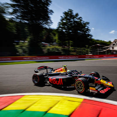 Arvid Lindblad racing Formula 2 in Spa 2025
