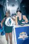 Ägyptische Teilnehmer tragen ihre Padel-Schläger während des Red Bull Padel Dash-Weltfinales 2025 in Sevilla, Spanien, am 24. Oktober 2025.