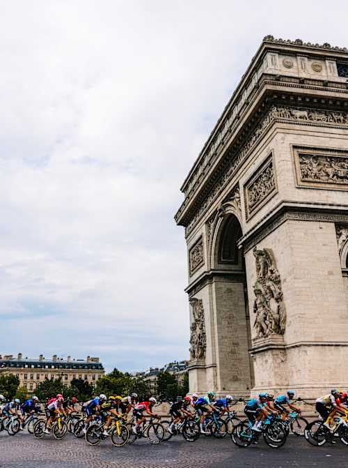 Team Red Bull - BORA - hansgrohe tijdens etappe 21, Tour de France 2025.