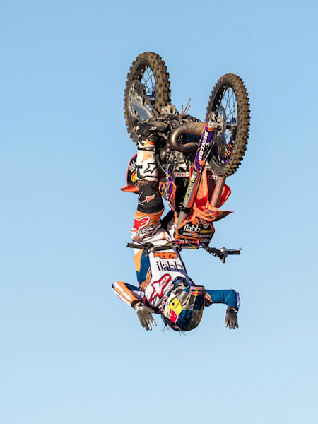 Levi Sherwood No-Hander Double Backflip FMX Video