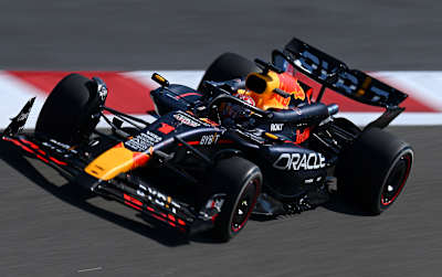 Max Verstappen, de los Países Bajos, conduciendo el (1) Oracle Red Bull Racing RB20 en pista durante el primer día de Pruebas de F1 en el Circuito Internacional de Bahrein el 21 de febrero de 2024