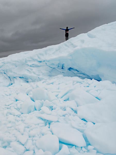 Duque prepares to make his dive in Antarctica.