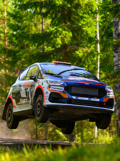 Gil Membrado maintained a tight lead throughout Sunday in Finland