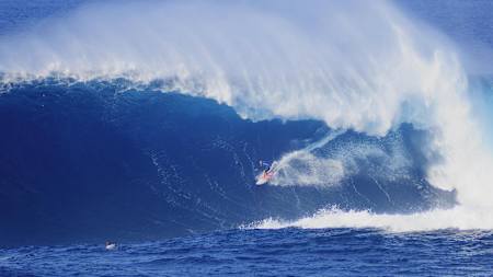 Shane Dorian nimmt eine weitere Monsterwelle von Jaws.
