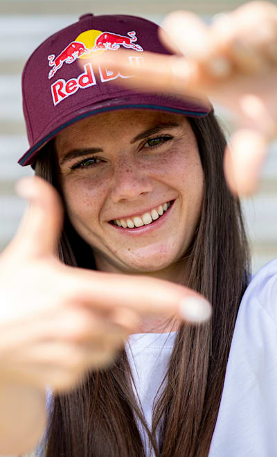 Sarah Zadrazil posiert für ein Porträt in München, Deutschland, am 30. Juli 2021.