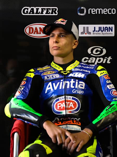 Carlos Tatay durante el Campeonato del Mundo de Moto3 en Portimao, Portugal, el 17 de abril de 2021.