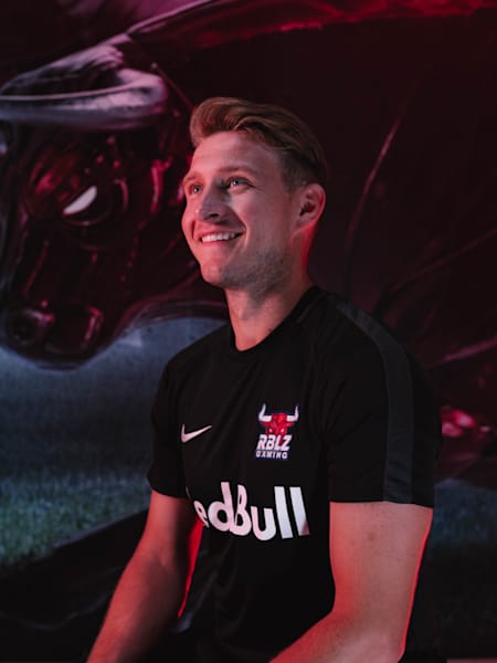 FIFA-Profi und Red Bull-Athlet Richard "Gaucho10" Hormes im Profil.