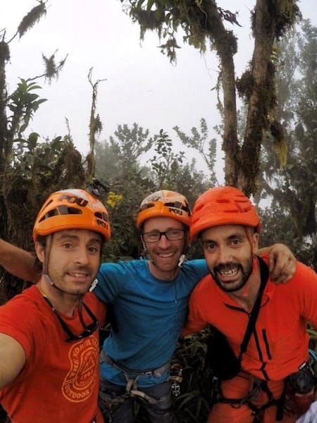 Eneko e Iker, junto a Manu Ponce, en la cima del Cao Grande