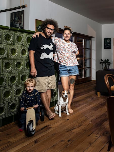 Rodinná idylka v obýváku. Takhle tam stojíme i když nás nikdo nefotí