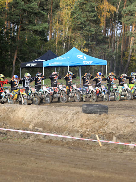 Offroadowe Zawody Pit Bike przyciągają wielu zawodników i kibiców