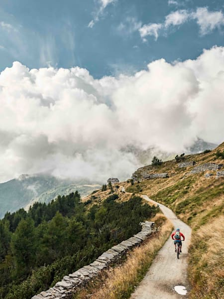 Bike-Guide Dave Spielmann unterwegs am Bernina Pass