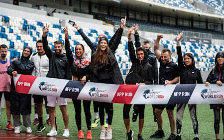 Участники благотворительного забега Wings for Life World Run в Тбилиси 9 мая 2021.